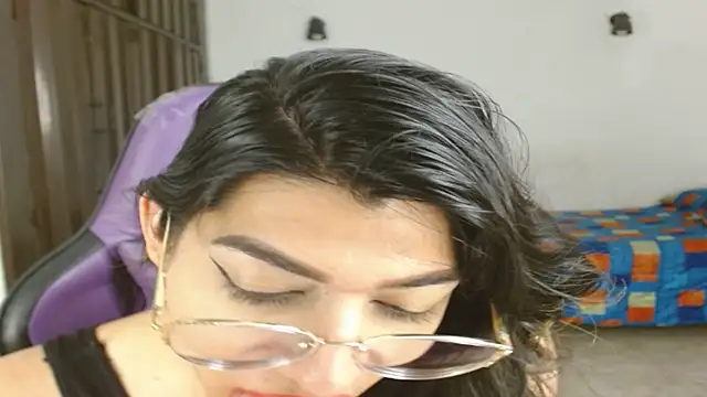 engielphoenis14 online show from 10.11.25