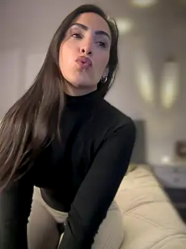 Snapshot of alessandra-a chatting on 10.07.25 alessandra-a online show from 10.07.25