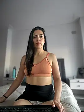 Snapshot of alessandra-a chatting on 10.07.25 alessandra-a online show from 10.07.25