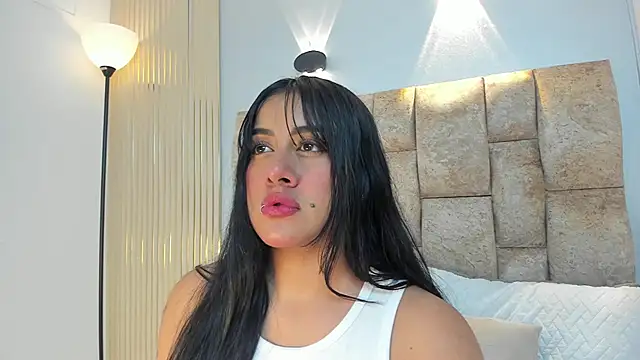 Snapshot of amatista__smith chatting on 10.21.25 amatista smith online show from 10.21.25