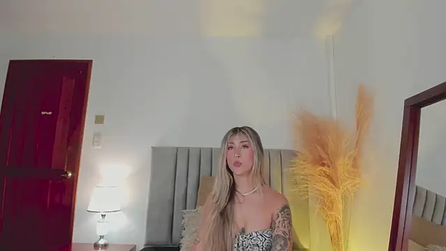 LucyJhonnsonn online show from 01.17.25