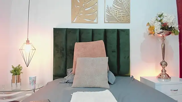 LucyJhonnsonn online show from 02.02.25