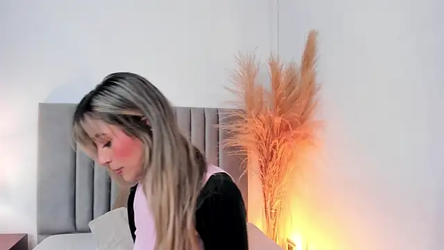 LucyJhonnsonn online show from 02.05.25
