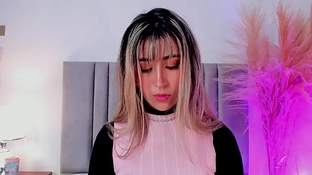 LucyJhonnsonn online show from 02.05.25