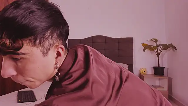 2gays 1Str8 online show from 04.21.26