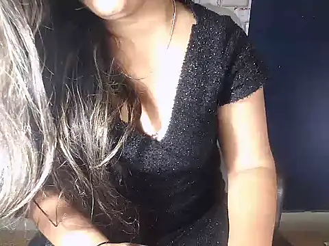 Snapshot of Hot_Naina- chatting on 12.19.24 Hot Naina- online show from 12.19.24