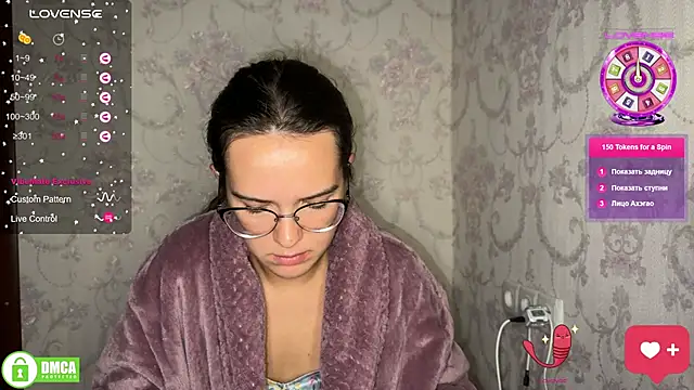 Snapshot of the_princese chatting on 09.30.25 the princese online show from 09.30.25