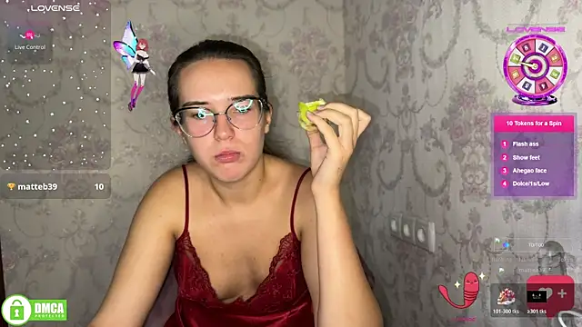 Snapshot of the_princese chatting on 10.17.25 the princese online show from 10.17.25