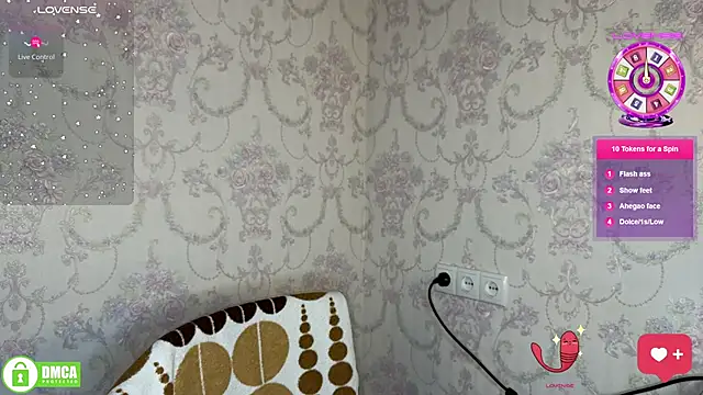 Snapshot of the_princese chatting on 10.26.25 the princese online show from 10.26.25