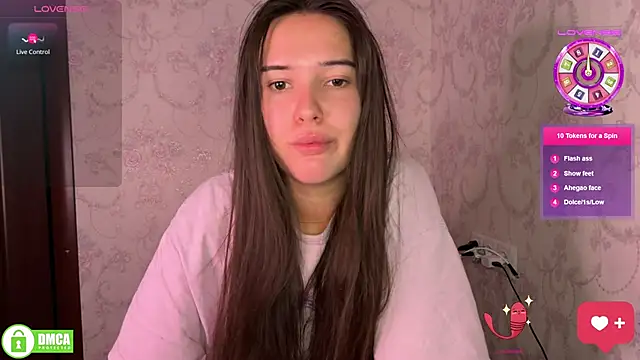 Snapshot of the_princese chatting on 10.31.25 the princese online show from 10.31.25