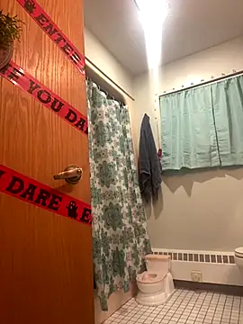 Snapshot of Lilsmokeshow017 chatting on 09.28.25 Lilsmokeshow017 online show from 09.28.25