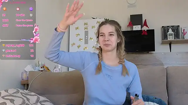 Girl alone home online show from 02.07.25