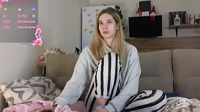 Girl alone home online show from 02.08.25