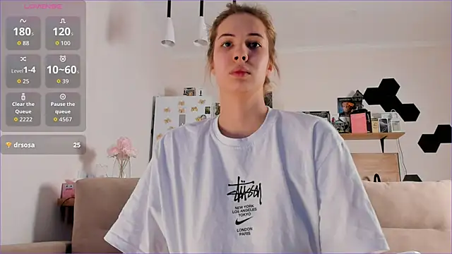 Girl alone home online show from 11.16.25