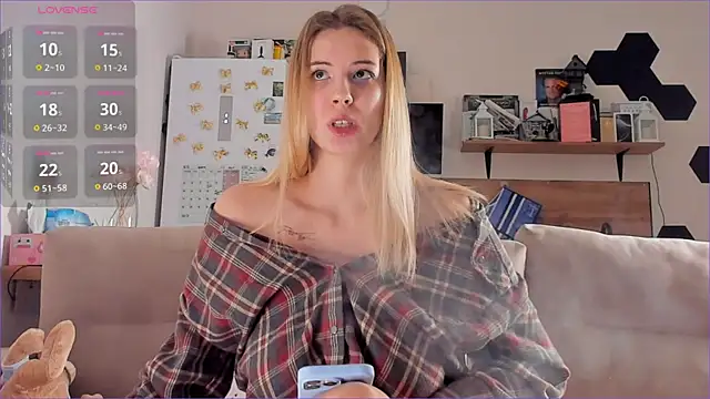 Girl alone home online show from 11.20.25