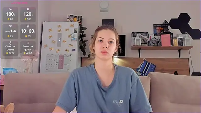 Girl alone home online show from 11.21.25