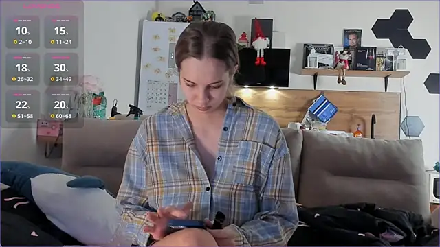 Snapshot of Girl_alone_home chatting on 01.18.26 Girl alone home online show from 01.18.26