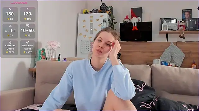 Snapshot of Girl_alone_home chatting on 02.13.26 Girl alone home online show from 02.13.26