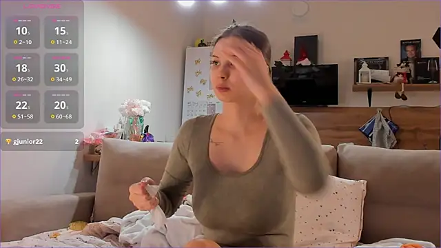 Snapshot of Girl_alone_home chatting on 02.15.26 Girl alone home online show from 02.15.26