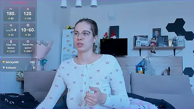 Girl alone home online show from 03.27.26