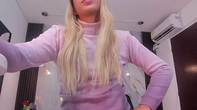 Tiff Valentine online show from 02.02.25