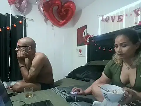 Snapshot of MrAndMrsCrook chatting on 02.17.25 MrAndMrsCrook online show from 02.17.25