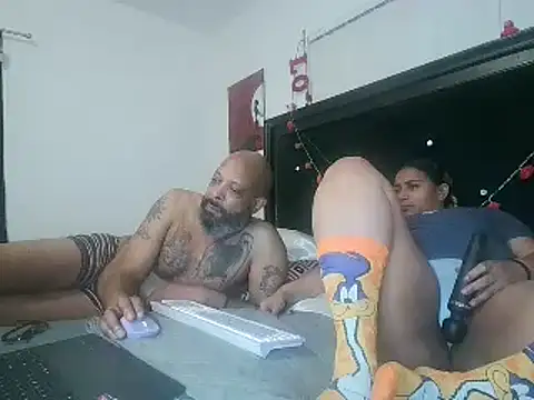 Snapshot of MrAndMrsCrook chatting on 03.02.25 MrAndMrsCrook online show from 03.02.25