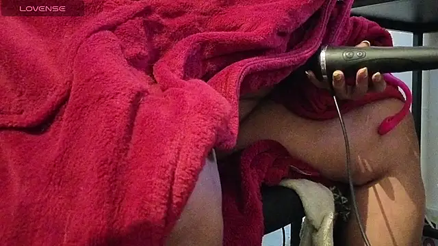 Snapshot of MrAndMrsCrook chatting on 09.21.25 MrAndMrsCrook online show from 09.21.25