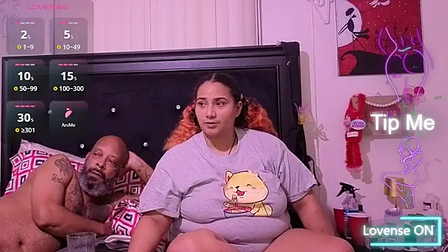 Snapshot of MrAndMrsCrook chatting on 10.05.25 MrAndMrsCrook online show from 10.05.25