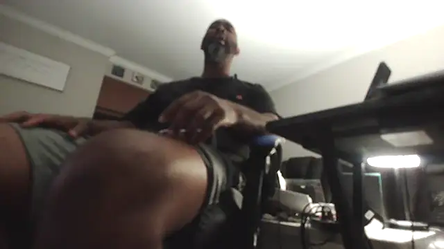 Snapshot of choco-sexo@xh chatting on 10.17.25 choco-sexoxh online show from 10.17.25