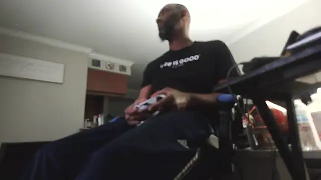 Snapshot of choco-sexo@xh chatting on 10.29.25 choco-sexoxh online show from 10.29.25