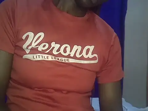 Snapshot of sweet_love00 chatting on 10.11.25 sweet love00 online show from 10.11.25