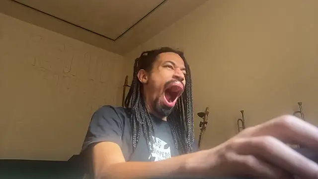 Snapshot of hotcamboy420 chatting on 11.01.25 hotcamboy420 online show from 11.01.25