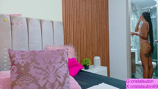 Snapshot of cristal_subin69 chatting on 10.29.25 cristal subin69 online show from 10.29.25