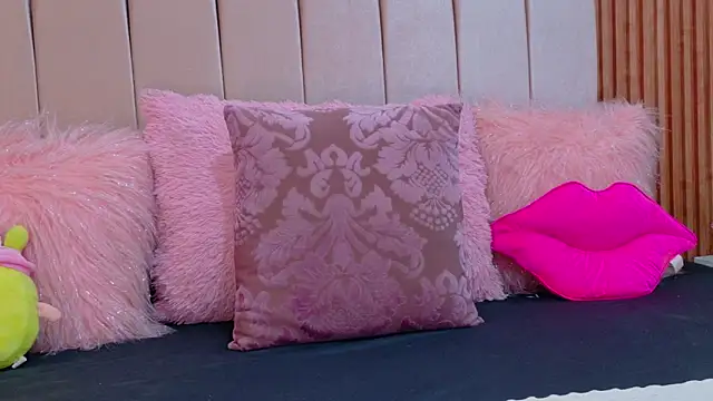 Snapshot of cristal_subin69 chatting on 10.31.25 cristal subin69 online show from 10.31.25