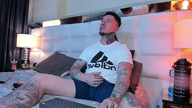 Snapshot of Adam_tatto chatting on 10.08.25 Adam tatto online show from 10.08.25