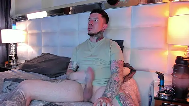 Snapshot of Adam_tatto chatting on 10.11.25 Adam tatto online show from 10.11.25