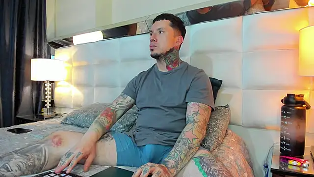 Snapshot of Adam_tatto chatting on 10.25.25 Adam tatto online show from 10.25.25