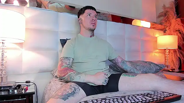 Snapshot of Adam_tatto chatting on 11.01.25 Adam tatto online show from 11.01.25