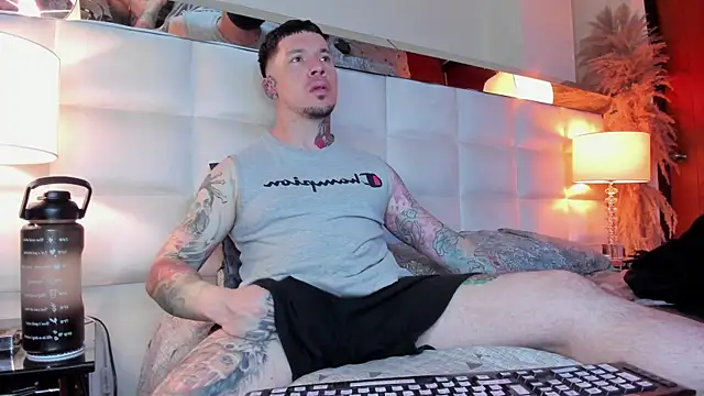 Snapshot of Adam_tatto chatting on 11.06.25 Adam tatto online show from 11.06.25