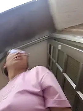 karlamorris  online show from 01.04.25