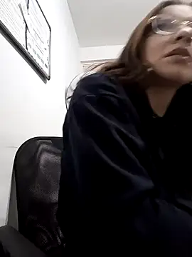 karlamorris  online show from 01.05.25