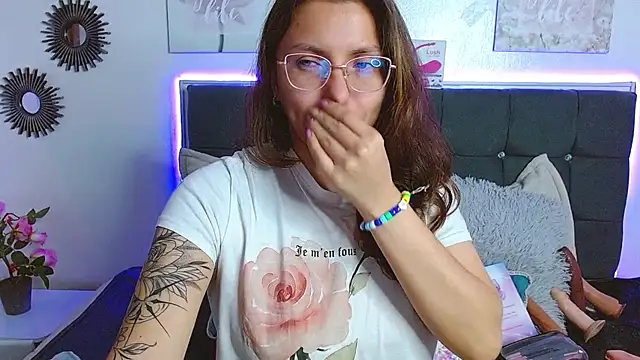 karlamorris  online show from 01.08.25