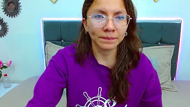 karlamorris  online show from 02.17.25