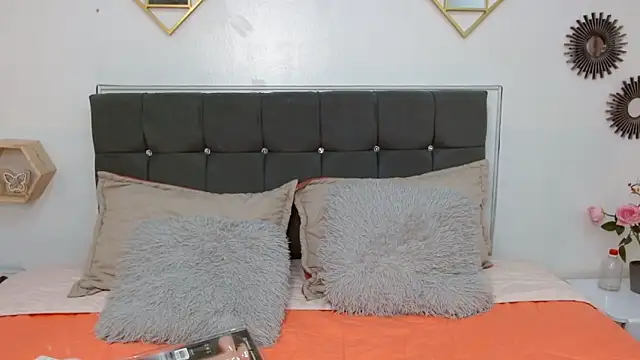 karlamorris  online show from 02.21.25