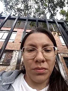 karlamorris  online show from 10.02.25