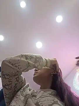 karlamorris  online show from 11.05.25