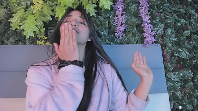 Snapshot of Sophy_SmileSweet chatting on 12.10.24 Sophy SmileSweet online show from 12.10.24