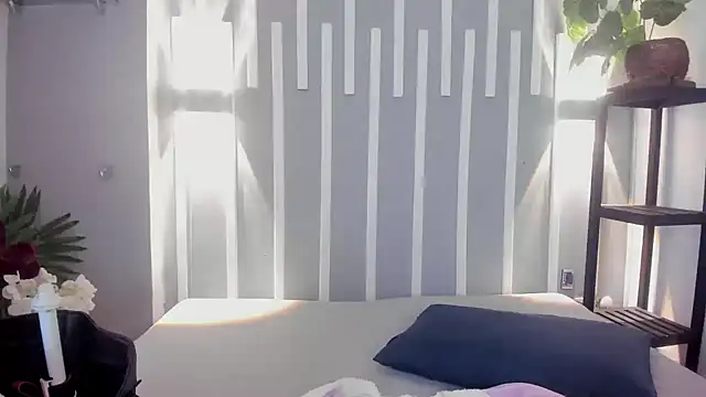 Snapshot of Sophy_SmileSweet chatting on 02.04.25 Sophy SmileSweet online show from 02.04.25