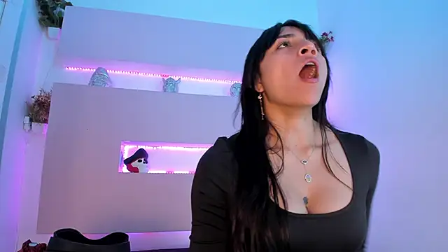 Snapshot of Sophy_SmileSweet chatting on 02.18.25 Sophy SmileSweet online show from 02.18.25